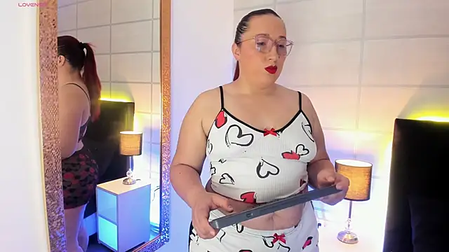 Snapshot of fieryluciana chatting on September 30, 3:44 am fieryluciana online show from September 30, 3:44 am