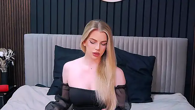 Snapshot of MilanaCeleste chatting on November 24, 1:05 am MilanaCeleste online show from November 24, 1:05 am