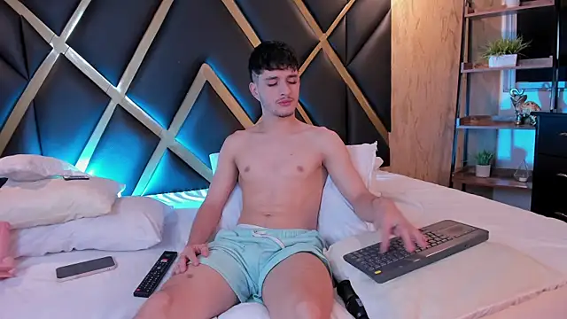 LiamMuller online show from October 21, 12:06 pm