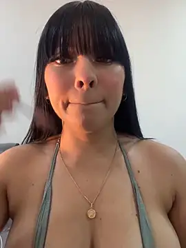 BrendaCrean online show from May 25, 12:44 pm