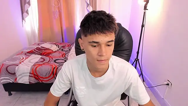 Aron Boyy online show from May 20, 9:32 pm