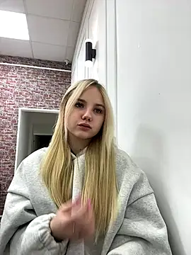 Sky Cutie online show from November 18, 3:23 am