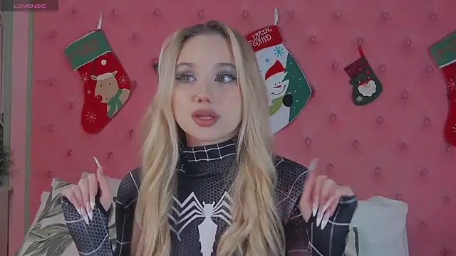 Sky Cutie online show from December 18, 5:13 am