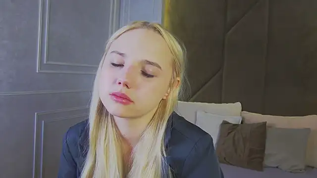 Sky Cutie online show from July 4, 4:40 am