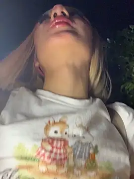 SweetBunnyGF online show from December 3, 11:25 pm