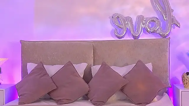 Jules night online show from March 7, 9:23 pm