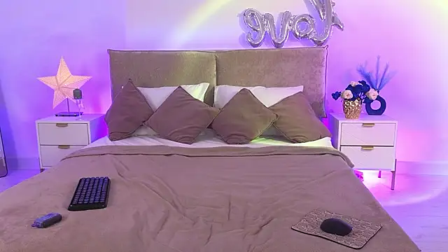 Jules night online show from March 12, 9:10 pm