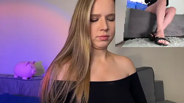 Snapshot of GoddessRoss chatting on October 7, 5:43 pm GoddessRoss online show from October 7, 5:43 pm