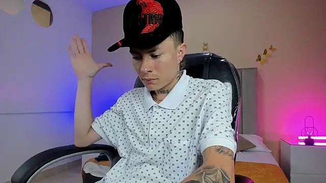 Nascary Fox online show from April 15, 3:19 pm