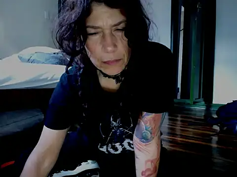 Snapshot of fenix_colette chatting on April 22, 11:45 am fenix colette online show from April 22, 11:45 am