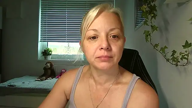 Linsy Kim online show from November 9, 6:55 am