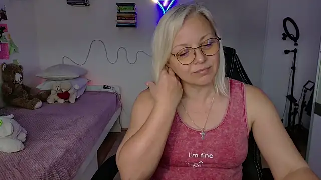 Linsy Kim online show from April 10, 1:05 pm