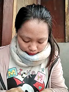 venu00 online show from February 23, 3:15 am