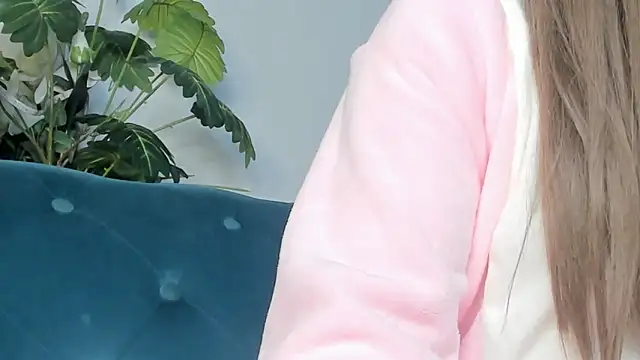 Snapshot of SwweetMoon chatting on October 10, 1:10 pm SwweetMoon online show from October 10, 1:10 pm