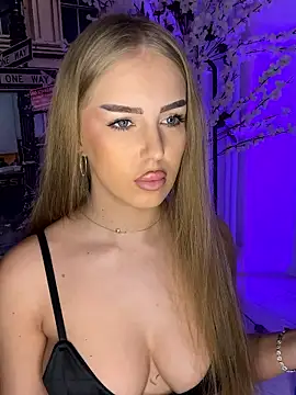 Snapshot of AubrieleRouj1 chatting on January 16, 5:28 pm AubrieleRouj1 online show from January 16, 5:28 pm