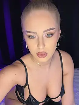 Snapshot of AubrieleRouj1 chatting on February 10, 5:17 pm AubrieleRouj1 online show from February 10, 5:17 pm