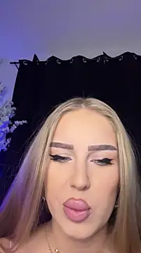 Snapshot of AubrieleRouj1 chatting on February 19, 5:20 pm AubrieleRouj1 online show from February 19, 5:20 pm