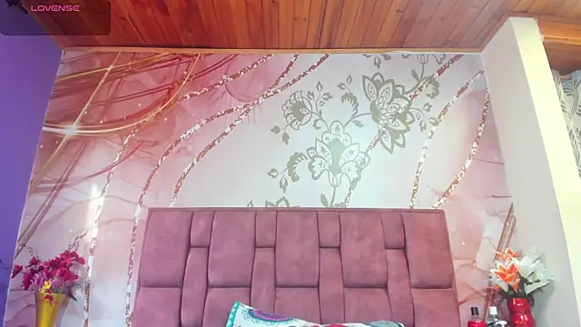 luna maisonn online show from November 5, 8:20 pm