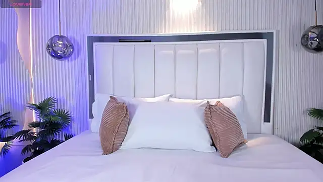 MariathLittle online show from November 24, 5:34 pm