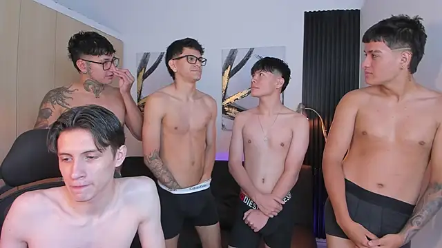 Snapshot of Horny_BoysW chatting on September 22, 1:13 pm Horny BoysW online show from September 22, 1:13 pm