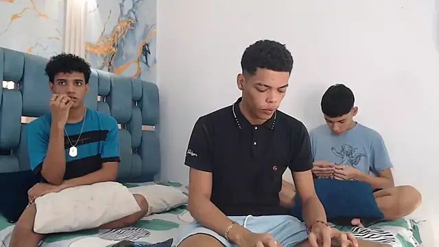 PRETTY FEM online show from March 24, 1:43 am