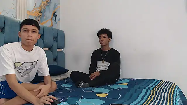 PRETTY FEM online show from March 29, 5:07 am