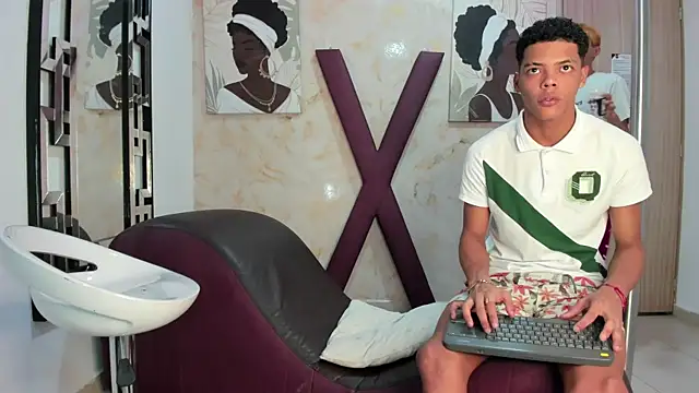 Snapshot of PRETTY_FEM chatting on June 17, 7:37 pm PRETTY FEM online show from June 17, 7:37 pm
