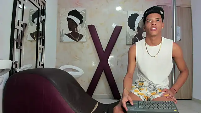 Snapshot of PRETTY_FEM chatting on June 28, 7:31 pm PRETTY FEM online show from June 28, 7:31 pm