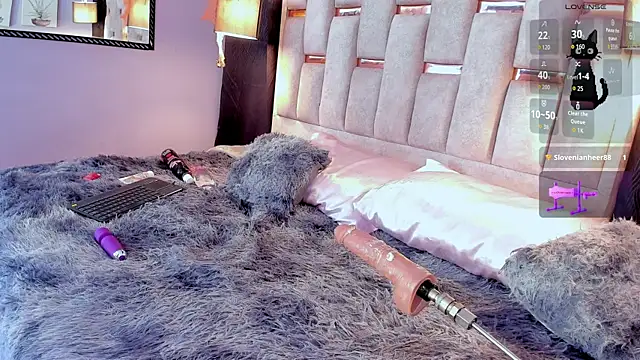 melody-rouss online show from October 31, 3:57 pm