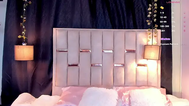 melody-rouss online show from November 23, 2:44 am