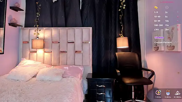 melody-rouss online show from December 4, 3:05 am