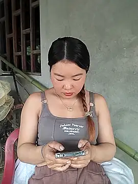 lylylove online show from June 17, 1:08 am
