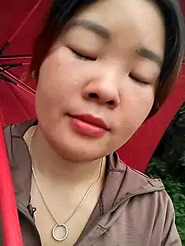 lylylove online show from June 21, 12:13 am