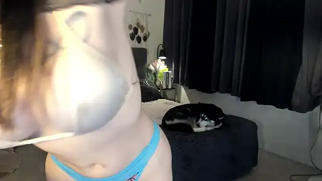 Snapshot of OliviaWho chatting on September 16, 12:00 am OliviaWho online show from September 16, 12:00 am