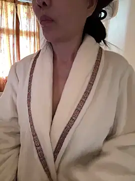 xiiuuff18 online show from November 22, 2:10 am