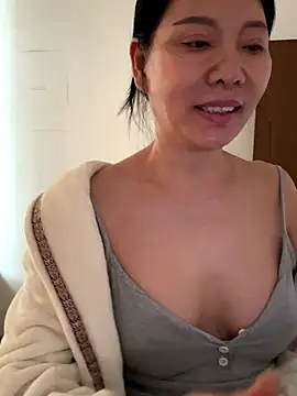 xiiuuff18 online show from November 28, 12:13 am