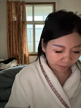 xiiuuff18 online show from February 16, 12:51 am