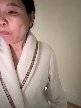 xiiuuff18 online show from April 6, 11:27 pm