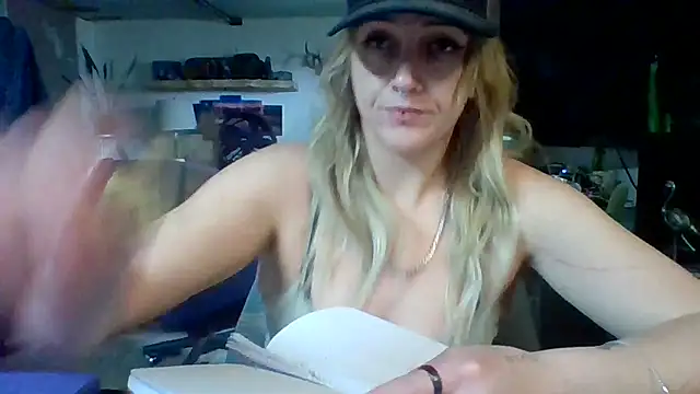 cutiekayls online show from June 30, 10:33 pm