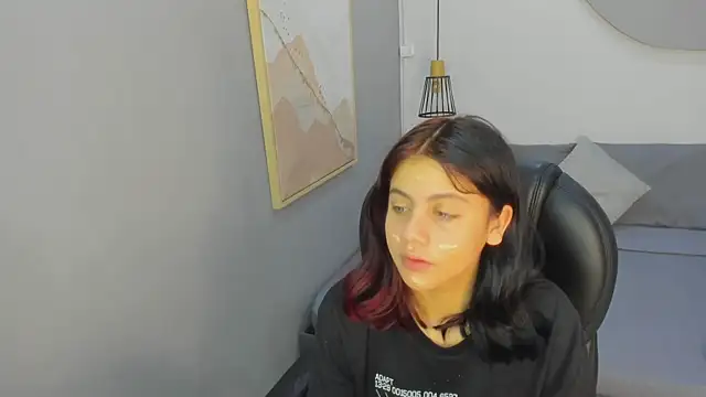 Julieth brown  online show from November 18, 7:51 pm