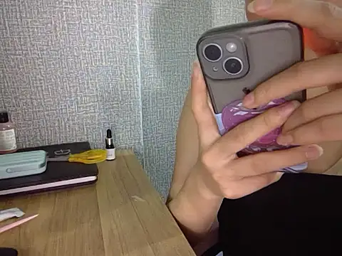Snapshot of Ly-ny chatting on June 30, 6:14 am Ly-ny online show from June 30, 6:14 am