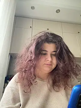 AliceCurlyX online show from January 8, 9:00 am