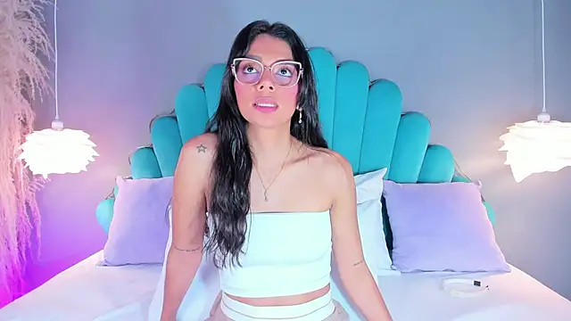 AlassiaHocthner online show from September 10, 11:43 am