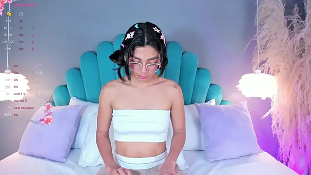 AlassiaHocthner online show from October 7, 12:13 pm