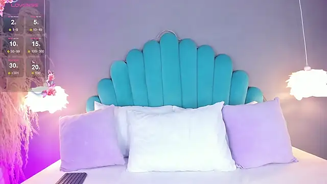 AlassiaHocthner online show from October 10, 11:42 am