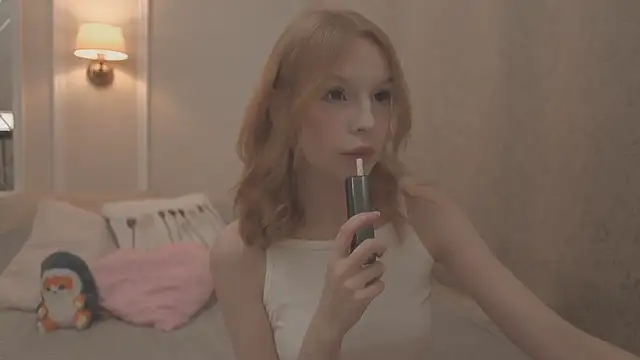 Snapshot of claire_bennett chatting on October 9, 12:52 am claire bennett online show from October 9, 12:52 am