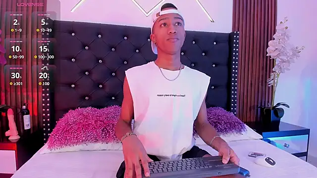 Snapshot of SammyAdams_ chatting on September 22, 8:00 pm SammyAdams online show from September 22, 8:00 pm