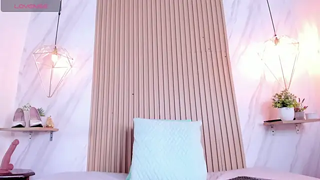 lia harper  online show from March 9, 7:29 pm