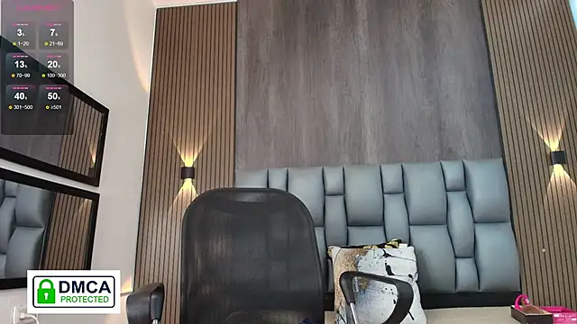 lia harper  online show from April 4, 4:59 pm