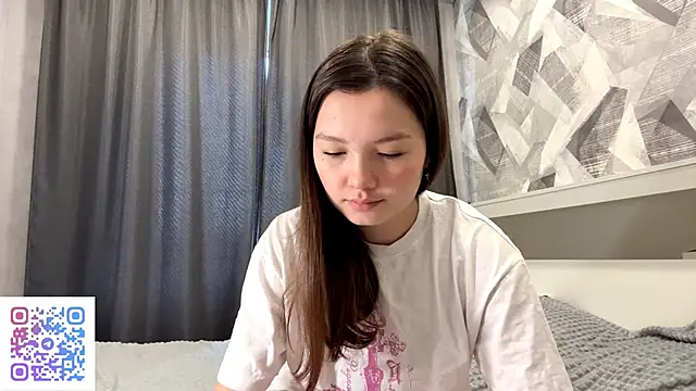 KiraVelvet online show from November 8, 9:20 am